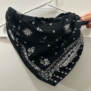 bandana croptop black and white size small forever 21